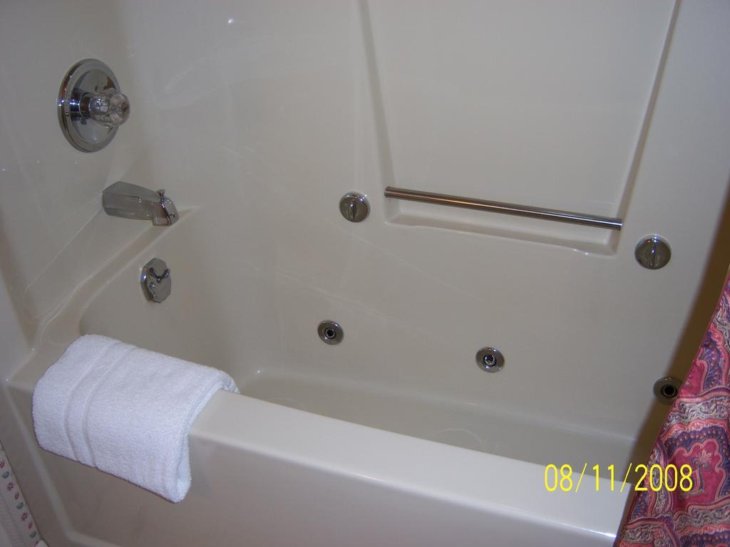 Travelers Inn Motel Eagle River Quarto foto