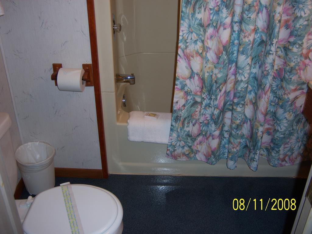 Travelers Inn Motel Eagle River Quarto foto